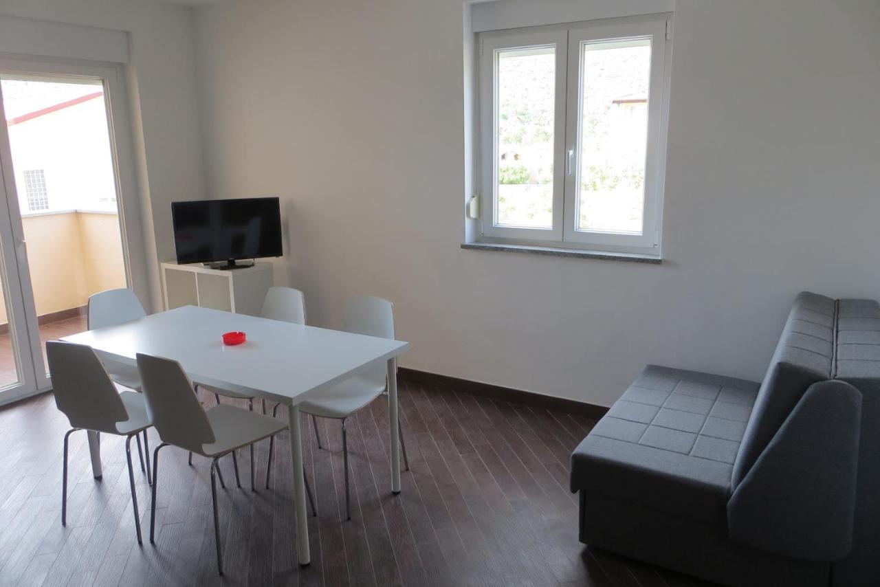 Mungos Apartment 策萨利卡 外观 照片