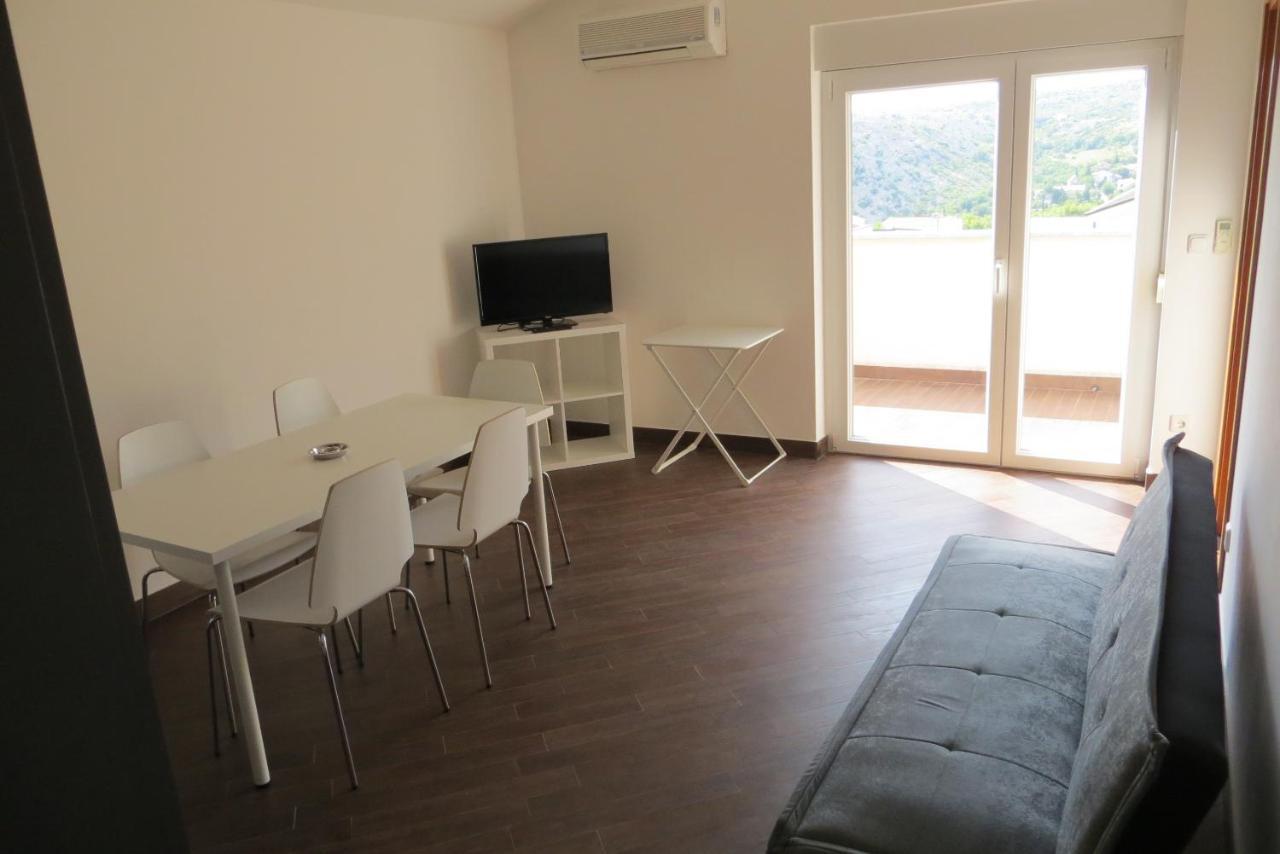 Mungos Apartment 策萨利卡 外观 照片